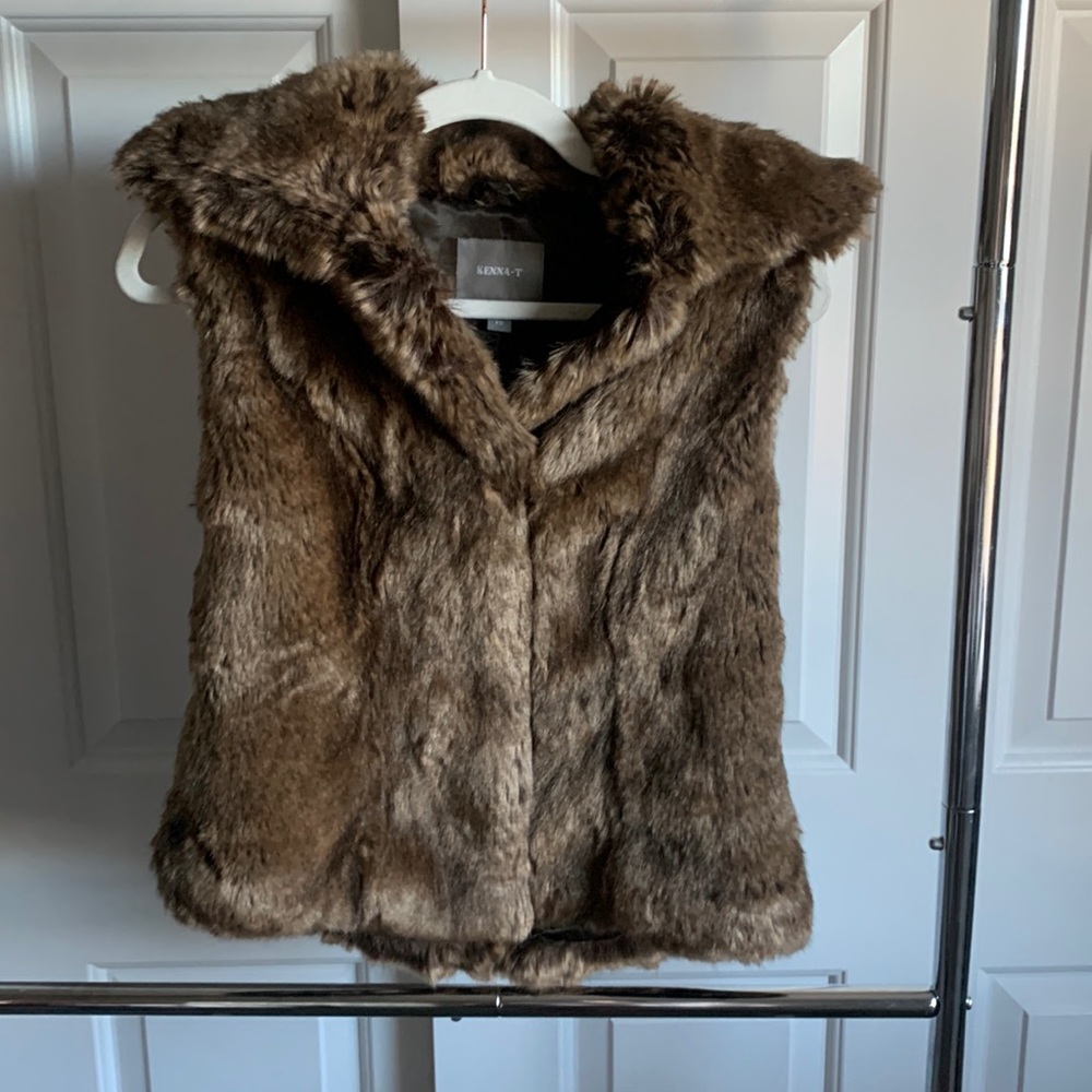Cozy faux fur vest with pocket